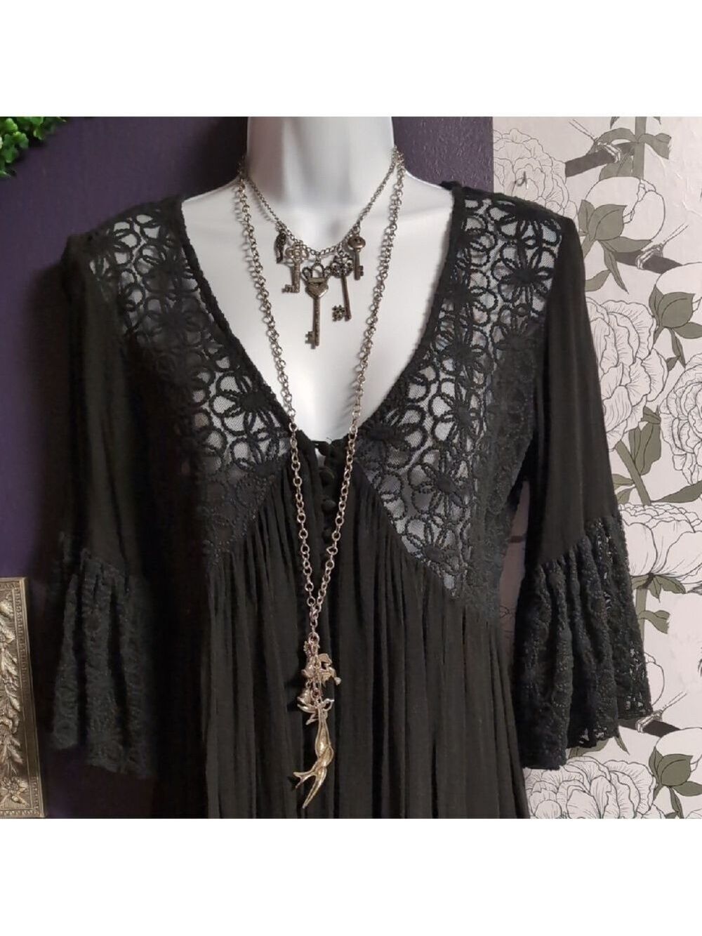 Vintage Key Charm Necklace - Picture 5 of 5